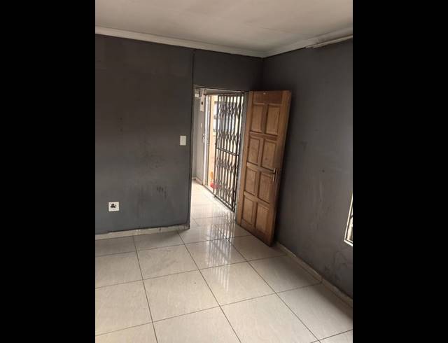 1 BEDROOM PROPERTY TO RENT IN PROTEA GLEN